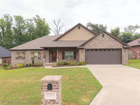2304 Vail Dr, Van Buren, AR 72956