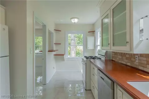 Kitchen - 2105 S R St, Fort Smith, AR 72901 photo 2 of 2