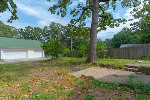 Exterior - 2105 S R St, Fort Smith, AR 72901 photo 4 of 5