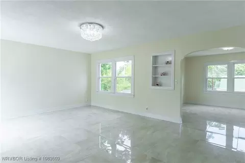 Living - 2105 S R St, Fort Smith, AR 72901 photo 2 of 7