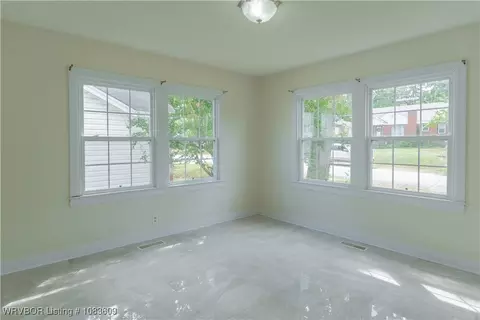 Living - 2105 S R St, Fort Smith, AR 72901 photo 7 of 7