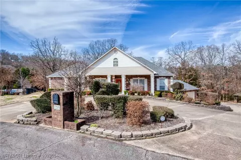 7215 Kensington Ct, Fort Smith, AR 72903
