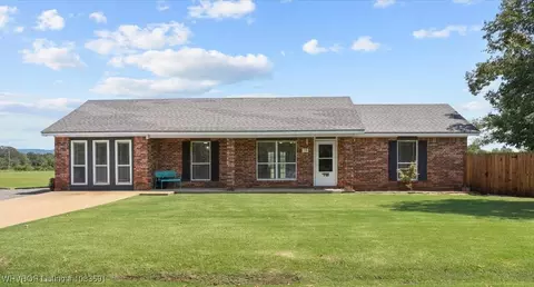 18 Pickle Ln, Heavener, OK 74937