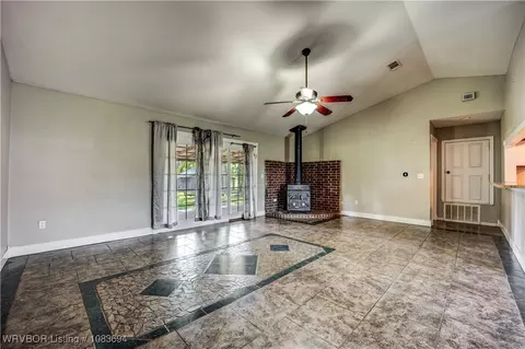 Living - 202 Hooper St, Hackett, AR 72937 photo 2 of 4