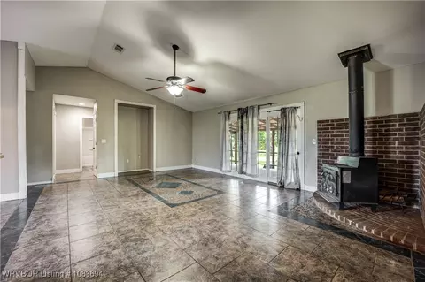 Living - 202 Hooper St, Hackett, AR 72937 photo 1 of 4
