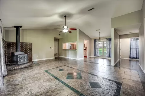 Living - 202 Hooper St, Hackett, AR 72937 photo 3 of 4