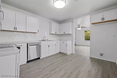 Kitchen - 4705 Johnson St, Fort Smith, AR 72904 photo 2 of 2