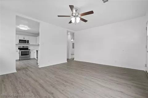 Living - 4705 Johnson St, Fort Smith, AR 72904 photo 2 of 3