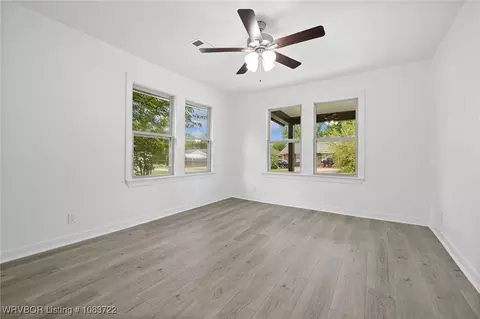 Living - 4705 Johnson St, Fort Smith, AR 72904 photo 3 of 3