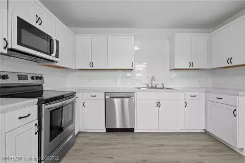Kitchen - 4705 Johnson St, Fort Smith, AR 72904 photo 1 of 2