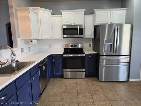 Kitchen - 211 Colony Ct, Barling, AR 72923 photo 2 of 2
