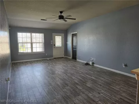Living - 211 Colony Ct, Barling, AR 72923 photo 1 of 2