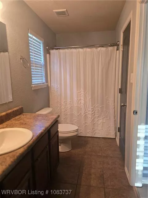 Bath - 211 Colony Ct, Barling, AR 72923 photo 3 of 4