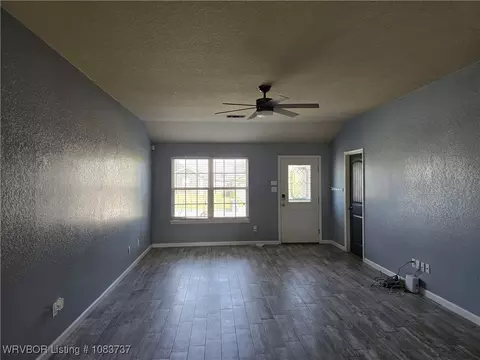 Living - 211 Colony Ct, Barling, AR 72923 photo 2 of 2