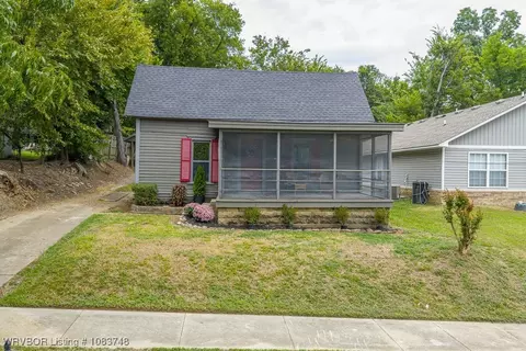 915 Cedar St, Van Buren, AR 72956