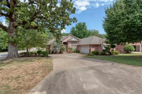 9401 Carrington Ct, Fort Smith, AR 72903
