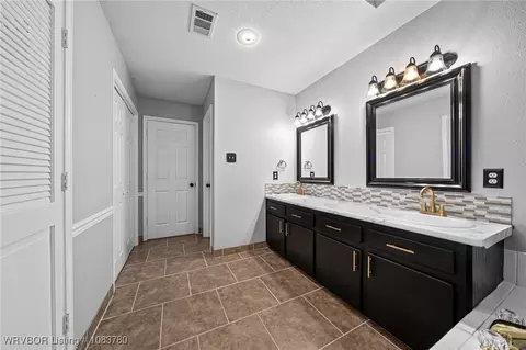 Bath - 9705 Muirfield Cir, Fort Smith, AR 72908 photo 2 of 7