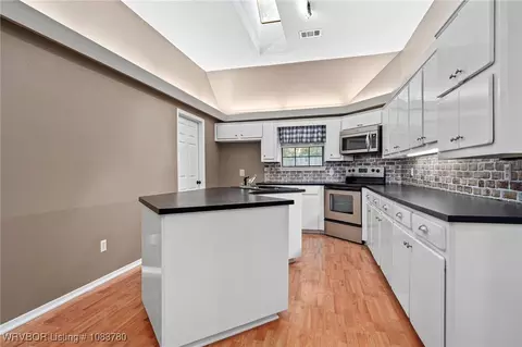 Kitchen - 9705 Muirfield Cir, Fort Smith, AR 72908 photo 1 of 5