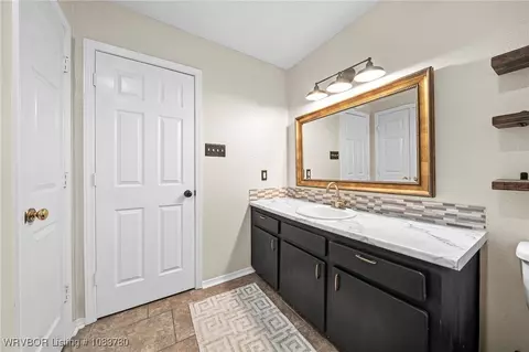 Bath - 9705 Muirfield Cir, Fort Smith, AR 72908 photo 3 of 7