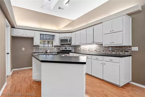 Kitchen - 9705 Muirfield Cir, Fort Smith, AR 72908 photo 4 of 5