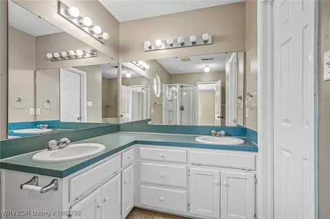 Bath - 3509 Coventry Ln, Fort Smith, AR 72908 photo 2 of 4
