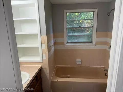 Bath - 503 Broadway St, Huntington, AR 72940 photo 1 of 1