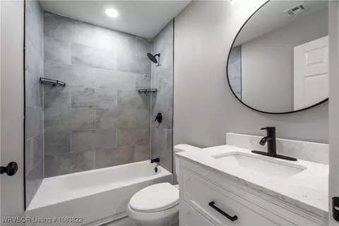 Bath - 3920 Rowe Ave, Fort Smith, AR 72904 photo 2 of 3