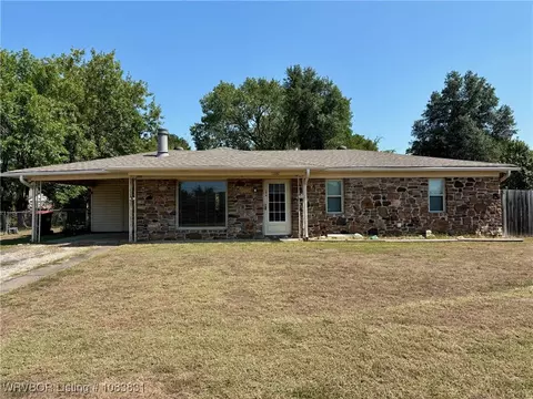 106 35th St, Van Buren, AR 72956