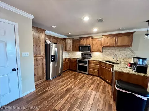 Kitchen - 930 Mattox Ln, Sallisaw, OK 74955 photo 3 of 3
