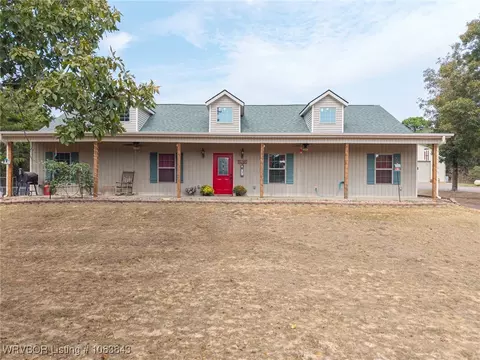8700 Hunter Ridge Dr, Mountainburg, AR 72946