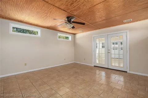 Living - 7923 Colony Ln, Fort Smith, AR 72908 photo 2 of 5