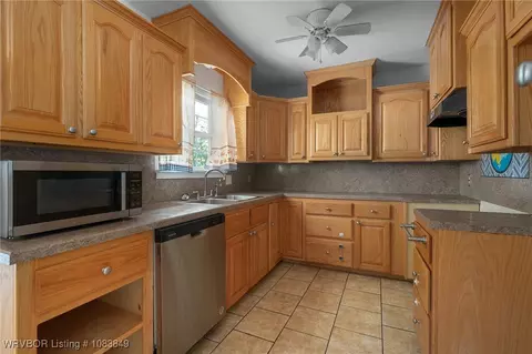 Kitchen - 7923 Colony Ln, Fort Smith, AR 72908 photo 2 of 2