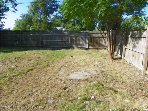Exterior - 2203 N 10th St, Fort Smith, AR 72904 photo 3 of 4