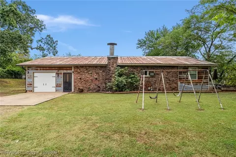 9 Holmes Ln, Van Buren, AR 72956
