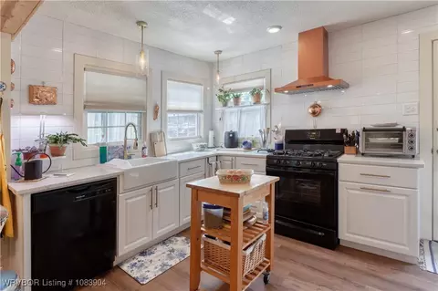 Kitchen - 2215 S V St, Fort Smith, AR 72901 photo 2 of 3