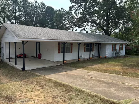 420 W Webster St, Greenwood, AR 72936