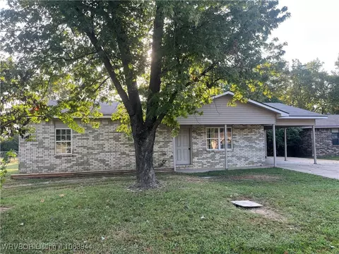 1206 Brewer Ln, Lavaca, AR 72941
