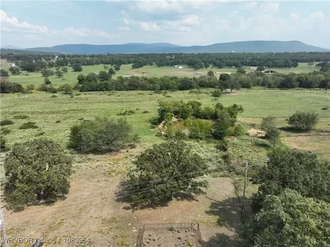 21126 270 Hwy, Howe, OK 74953