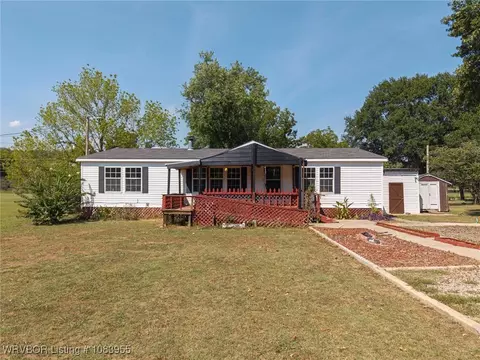 611 Wilshire Blvd, Sallisaw, OK 74955