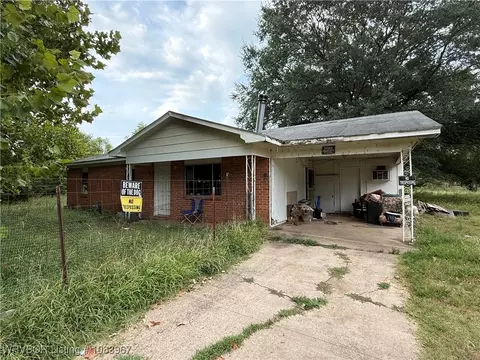 1205 Crescent Dr, Paris, AR 72855