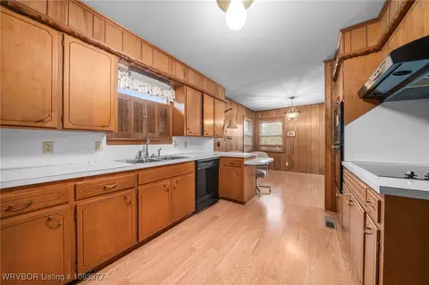 Kitchen - 2825 S 18th St, Fort Smith, AR 72901 photo 4 of 5