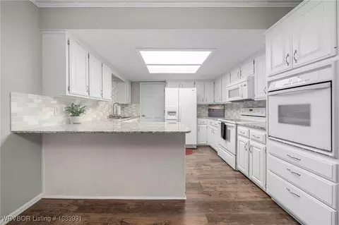 Kitchen - 3009 S 98th Cir, Fort Smith, AR 72903 photo 2 of 5