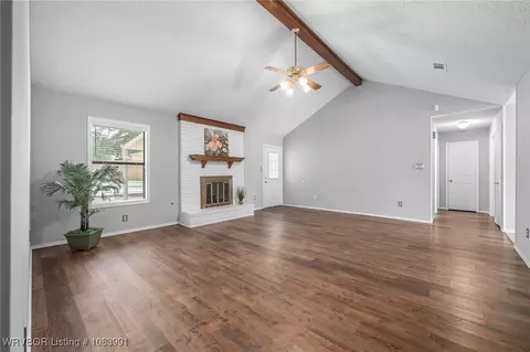 Living - 3009 S 98th Cir, Fort Smith, AR 72903 photo 3 of 5