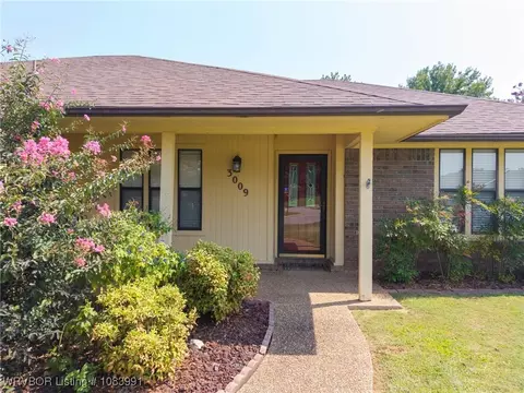 Exterior - 3009 S 98th Cir, Fort Smith, AR 72903 photo 7 of 16