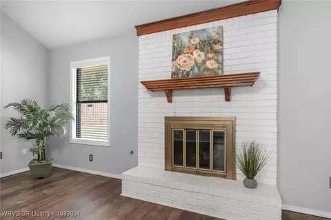 Living - 3009 S 98th Cir, Fort Smith, AR 72903 photo 2 of 5