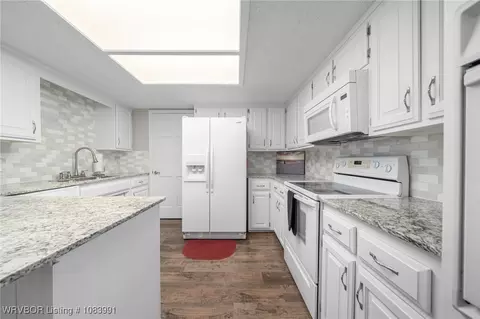 Kitchen - 3009 S 98th Cir, Fort Smith, AR 72903 photo 3 of 5