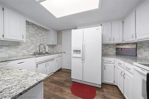 Kitchen - 3009 S 98th Cir, Fort Smith, AR 72903 photo 4 of 5