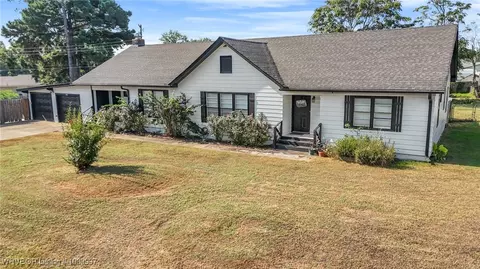 205 Bowlin Dr, Poteau, OK 74953