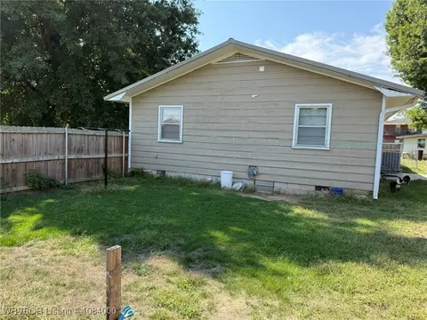Exterior - 306 W Nickell St, Ozark, AR 72949 photo 7 of 11