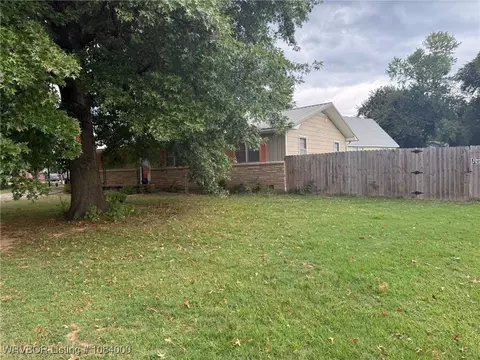 Exterior - 306 W Nickell St, Ozark, AR 72949 photo 11 of 11